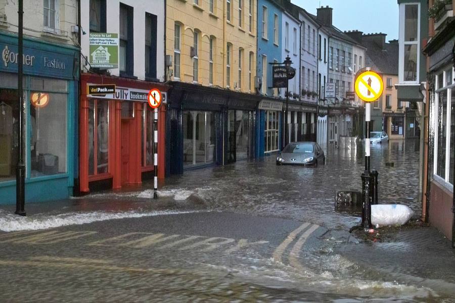 Flooding on Rossa Street in Clonakilty this morning. Pic: Denis Boyle