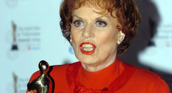 Maureen O Hara with her lifetime achievement award, at the Irish Film & Television Awards 2001