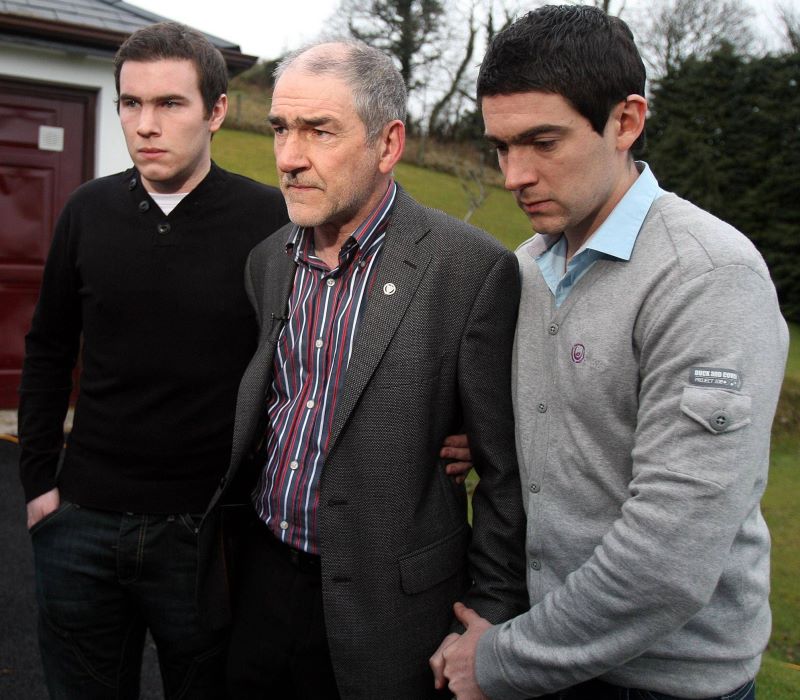 Flanked by sons Matthew (left) and Michael, a stunned Mickey talks to the media after Michaela’s death.