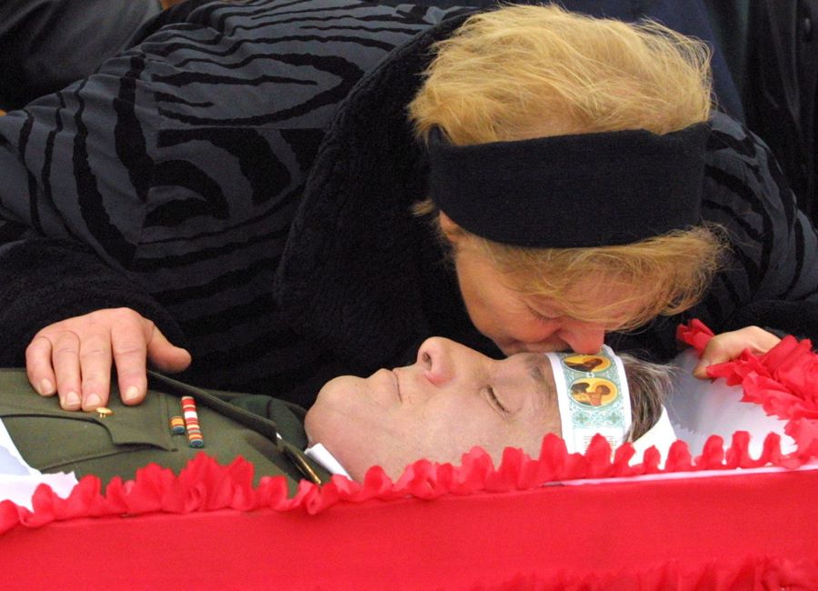 A woman kisses the body of her dead husband. He was one of the Moscow-theatre hostages.