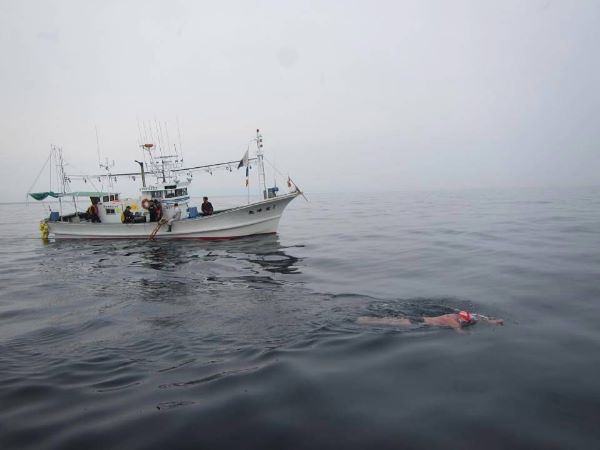 Steve Redmond swimming in Japan