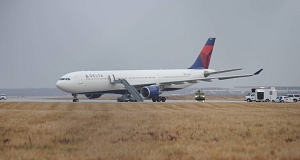 The Northwest Airlines Flight 253 on the runway after arriving at Detroit Metropolitan Airport from Amsterdam. Pic: AP