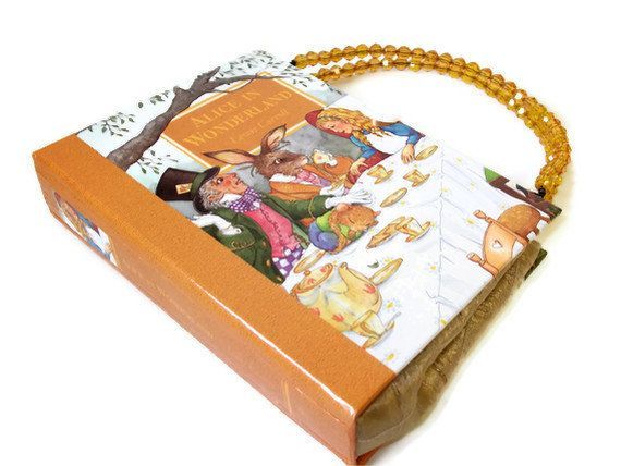 Alice in Wonderland book clutch, Retrograndma @ Etsy.com €36.88