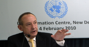 United Nations climate chief Yvo de Boer addresses a press conference in New Delhi, India.
